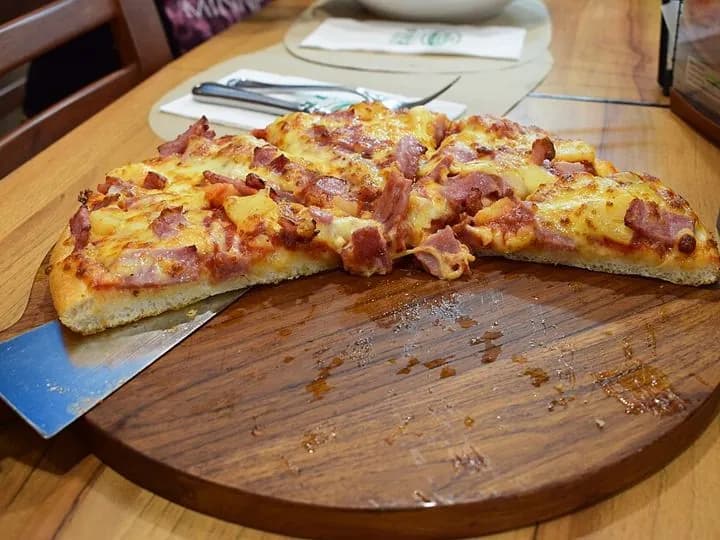 Premium Hawaiian Pizza