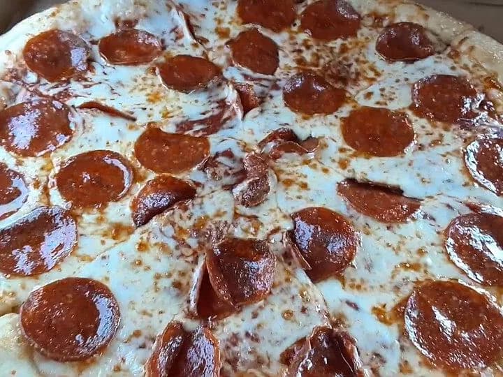 Set (nothing to drink included) Pepperoni Pizza